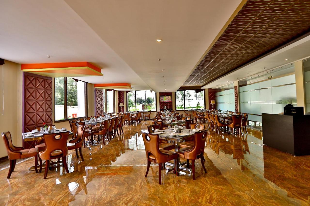 Regenta Resort Bharatpur Bagian luar foto