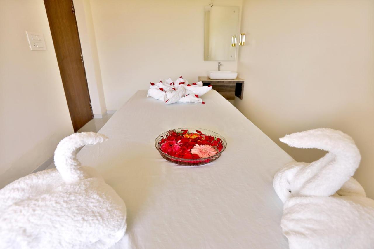 Regenta Resort Bharatpur Bagian luar foto